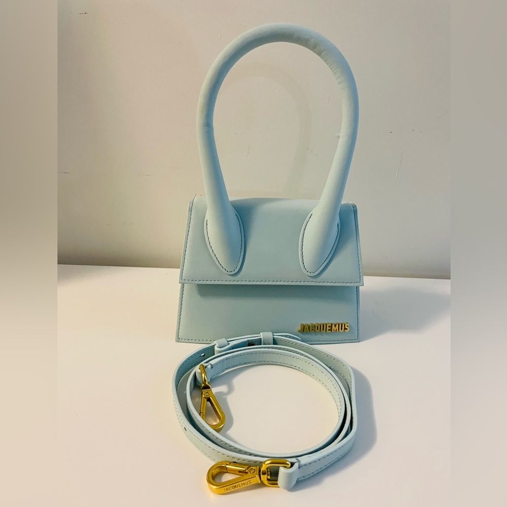 JACQUEMUS “Lechiquito Moyen bag”.